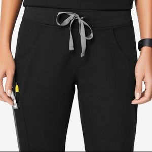 FIGS XL Black Kade Cargo Scrub Pant